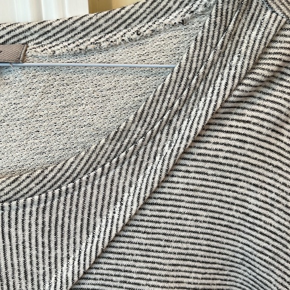 Grey & Gray knit top - Picture 3 of 6